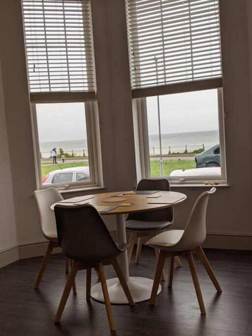 Waves@Walpole - 2 Bed Flat With Amazing Sea Views Apartment Margate Exterior photo
