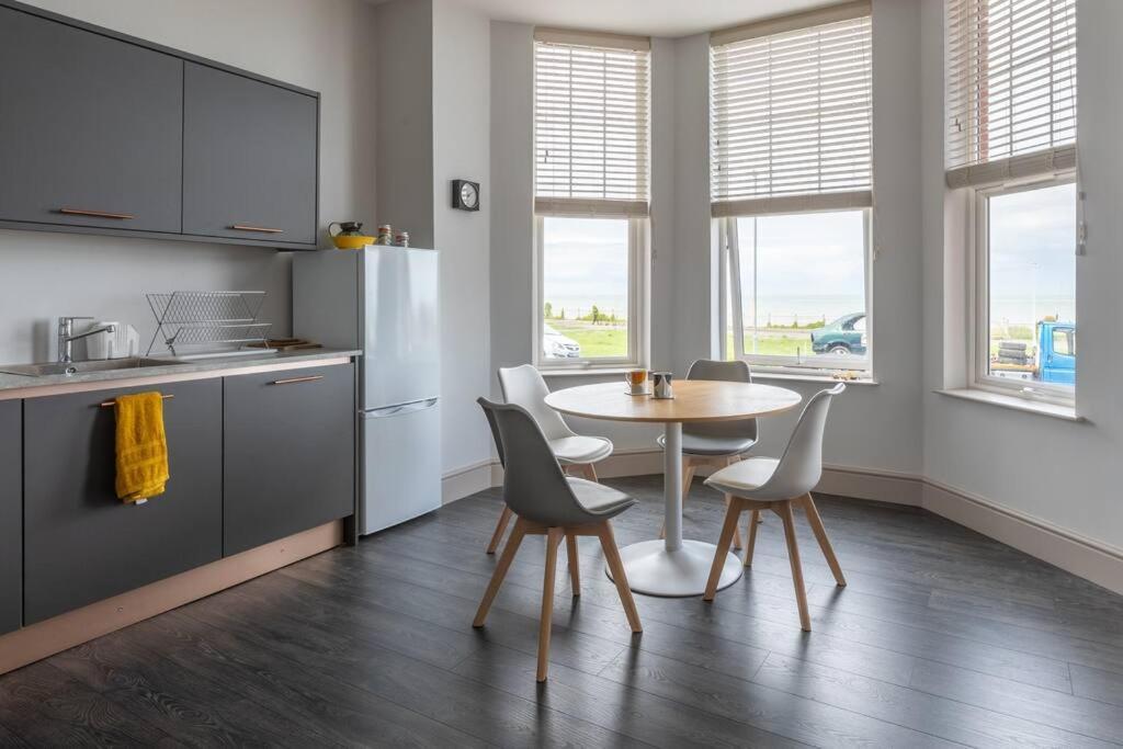 Waves@Walpole - 2 Bed Flat With Amazing Sea Views Apartment Margate Exterior photo
