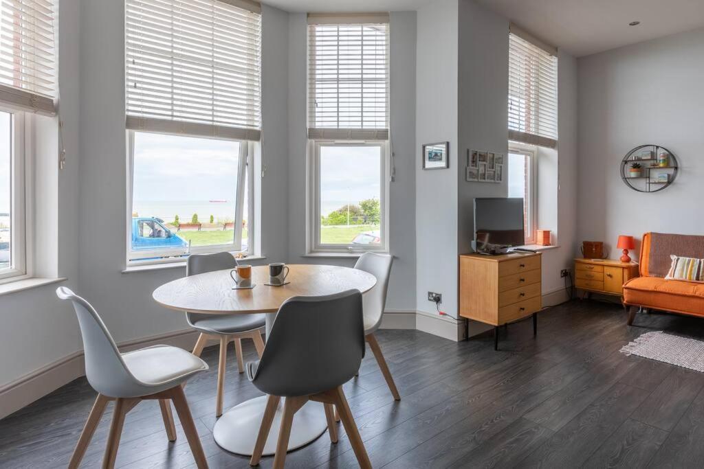 Waves@Walpole - 2 Bed Flat With Amazing Sea Views Apartment Margate Exterior photo
