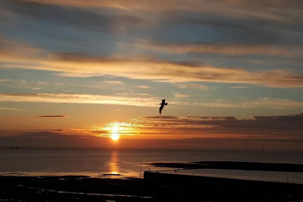 Waves@Walpole - 2 Bed Flat With Amazing Sea Views Apartment Margate Exterior photo