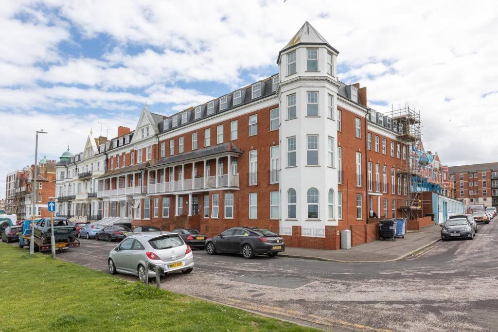 Waves@Walpole - 2 Bed Flat With Amazing Sea Views Apartment Margate Exterior photo